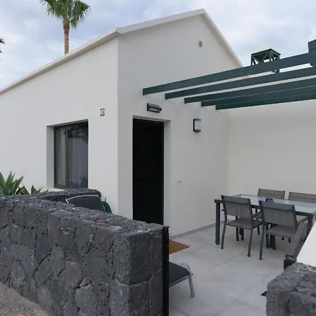 Comfortable Playa Roca Beachfront Access 코스타 테기세