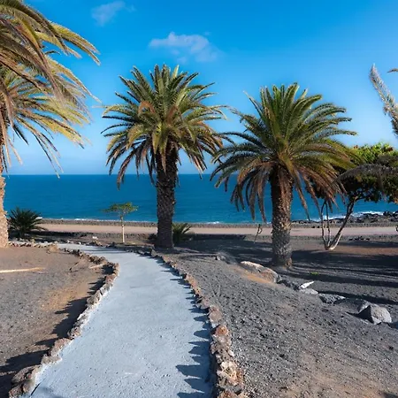 Comfortable Playa Roca Beachfront Access