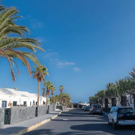 Comfortable Playa Roca Beachfront Access * קוסטה טגוויסה