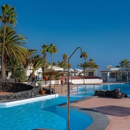 Comfortable Playa Roca Beachfront Access * Costa Teguise