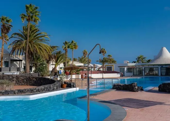 Comfortable Playa Roca Beachfront Access * Costa Teguise