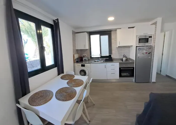 Comfortable Playa Roca Beachfront Access * コスタ・テギセ