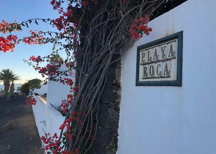 Comfortable Playa Roca Beachfront Access ヴィラ