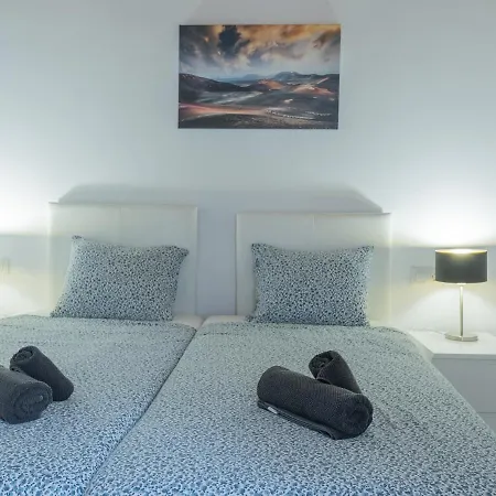 Villa Comfortable Playa Roca Beachfront Access Costa Teguise