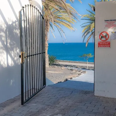 Villa Comfortable Playa Roca Beachfront Access *