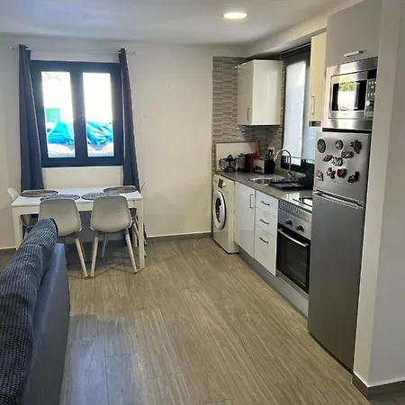 Comfortable Playa Roca Beachfront Access Villa Costa Teguise