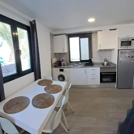 Comfortable Playa Roca Beachfront Access * Costa Teguise