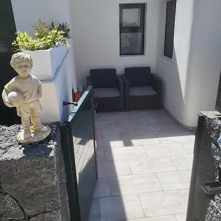 Comfortable Playa Roca Beachfront Access Costa Teguise