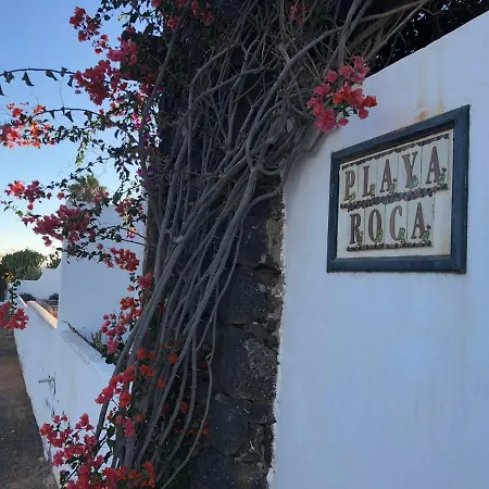 Comfortable Playa Roca Beachfront Access Βίλα